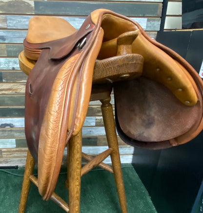 USED Pessoa Pessoa Jump Saddle 16" Two-Toned