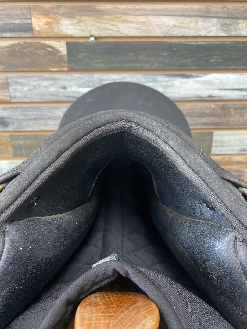 USED Black 17" Wintec 2000 Jump Saddle