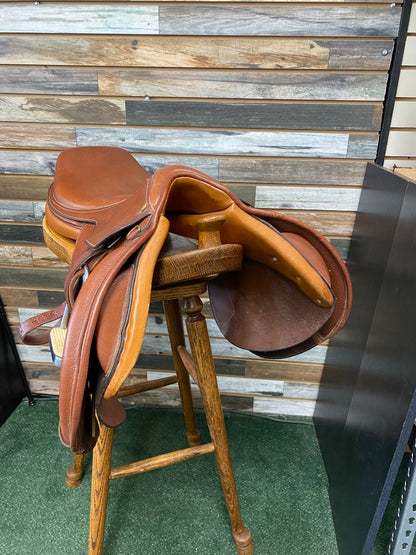 USED  Jump English Saddle 17" Medium Oil