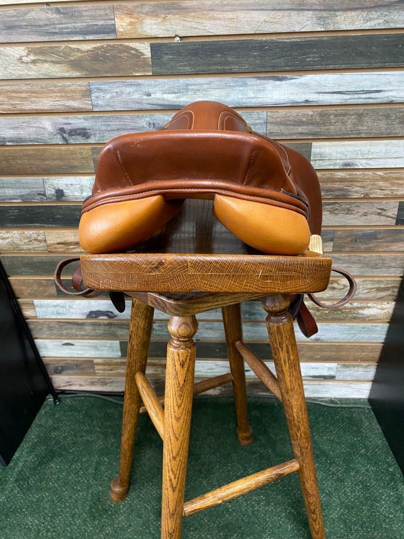 USED  Jump English Saddle 17" Medium Oil