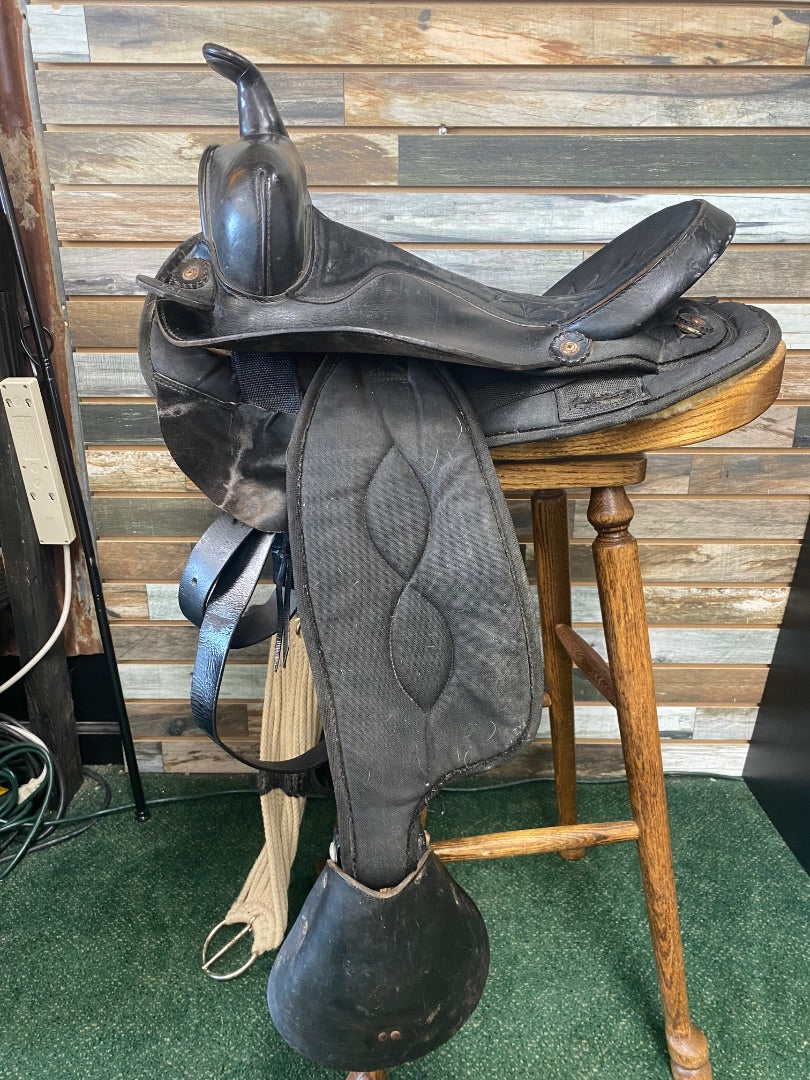 USED Big Horn Synthetic Trail Western Saddle Round Skirt 15" Black