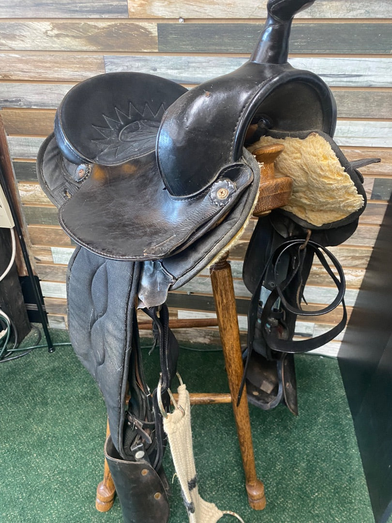 USED Big Horn Synthetic Trail Western Saddle Round Skirt 15" Black