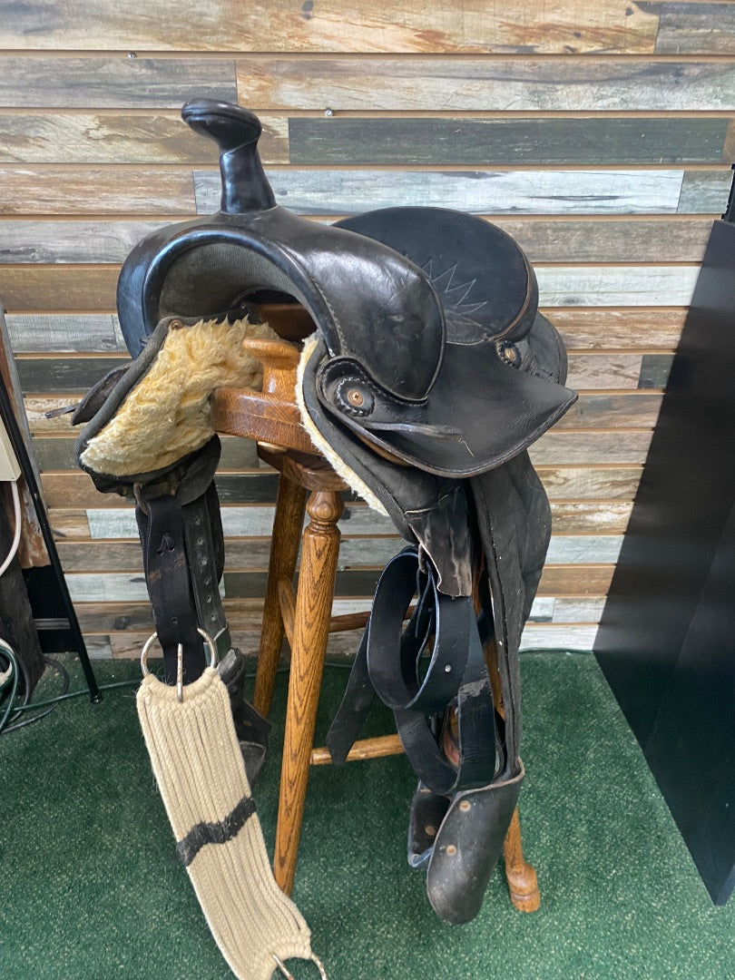 USED Big Horn Synthetic Trail Western Saddle Round Skirt 15" Black