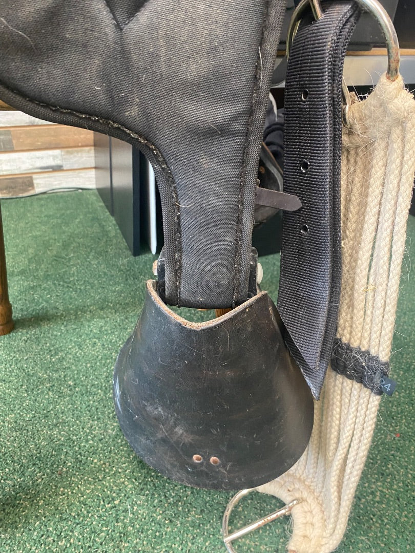 USED Big Horn Synthetic Trail Western Saddle Round Skirt 15" Black