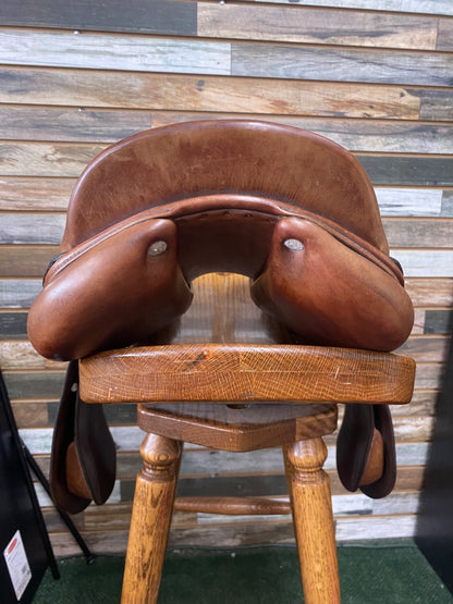 USED 16.5" Antares 'The Hampton Classic' Hunter/Jumper Saddle