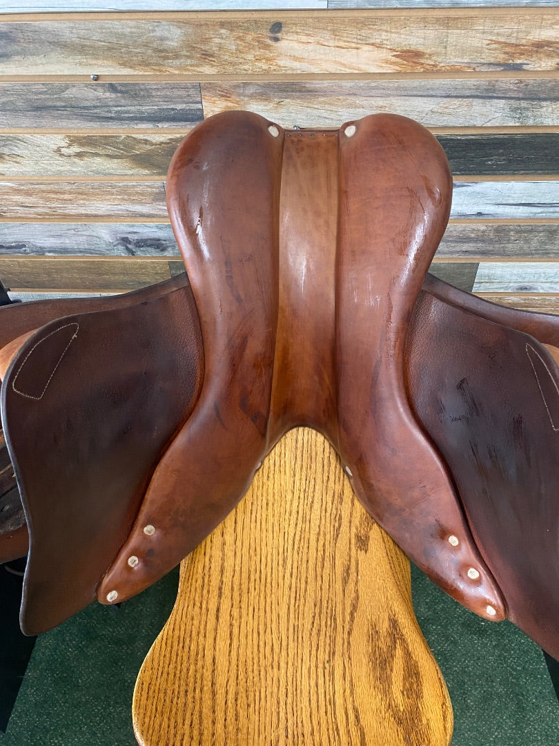 USED 16.5" Antares 'The Hampton Classic' Hunter/Jumper Saddle