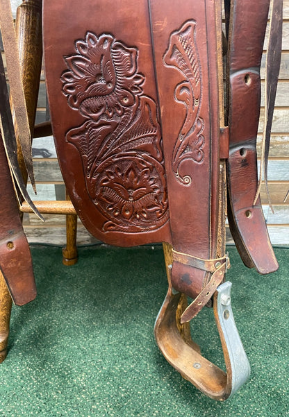 USED Circle S Hardseat Roper Saddle with Floral Tooling 16" Medium Oil
