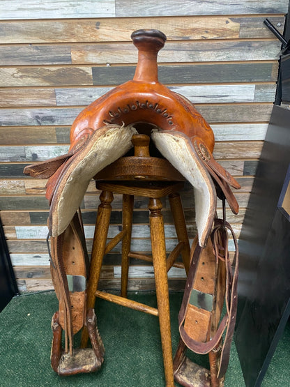 USED  ShoMe Custom Saddlery Ranch Saddle Full Quarter Horse Bars 15 1/2"seat/ 6" gullet Light Oil