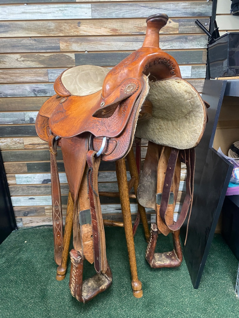 USED  ShoMe Custom Saddlery Ranch Saddle Full Quarter Horse Bars 15 1/2"seat/ 6" gullet Light Oil