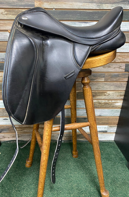 USED Thorowgood Dressage Saddle Medium Gullet, High Wither 17.5 Black