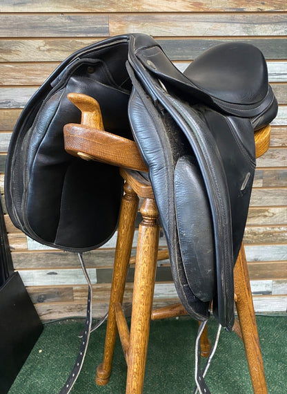 USED Thorowgood Dressage Saddle Medium Gullet, High Wither 17.5 Black