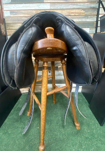 USED Thorowgood Dressage Saddle Medium Gullet, High Wither 17.5 Black