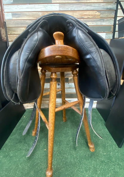 USED Thorowgood Dressage Saddle Medium Gullet, High Wither 17.5 Black