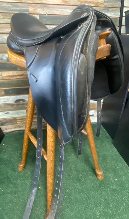 USED Thorowgood Dressage Saddle Medium Gullet, High Wither 17.5 Black
