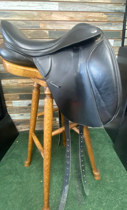 USED Thorowgood Dressage Saddle Medium Gullet, High Wither 17.5 Black