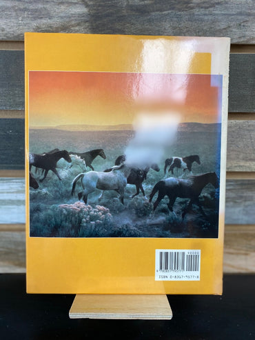 USED "The World of Nature Horses": Moira Duggan