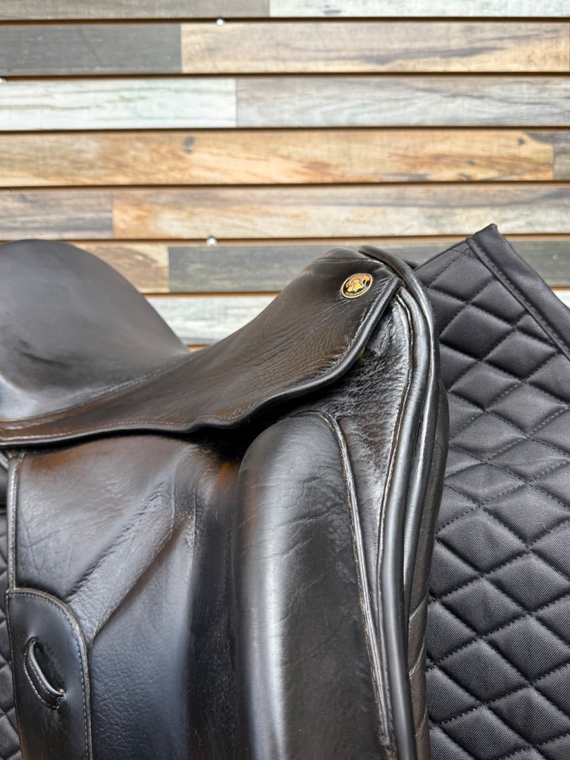 USED Sattlerei Hennig Dressage Saddle with Cover, 0903124 16.5” Black