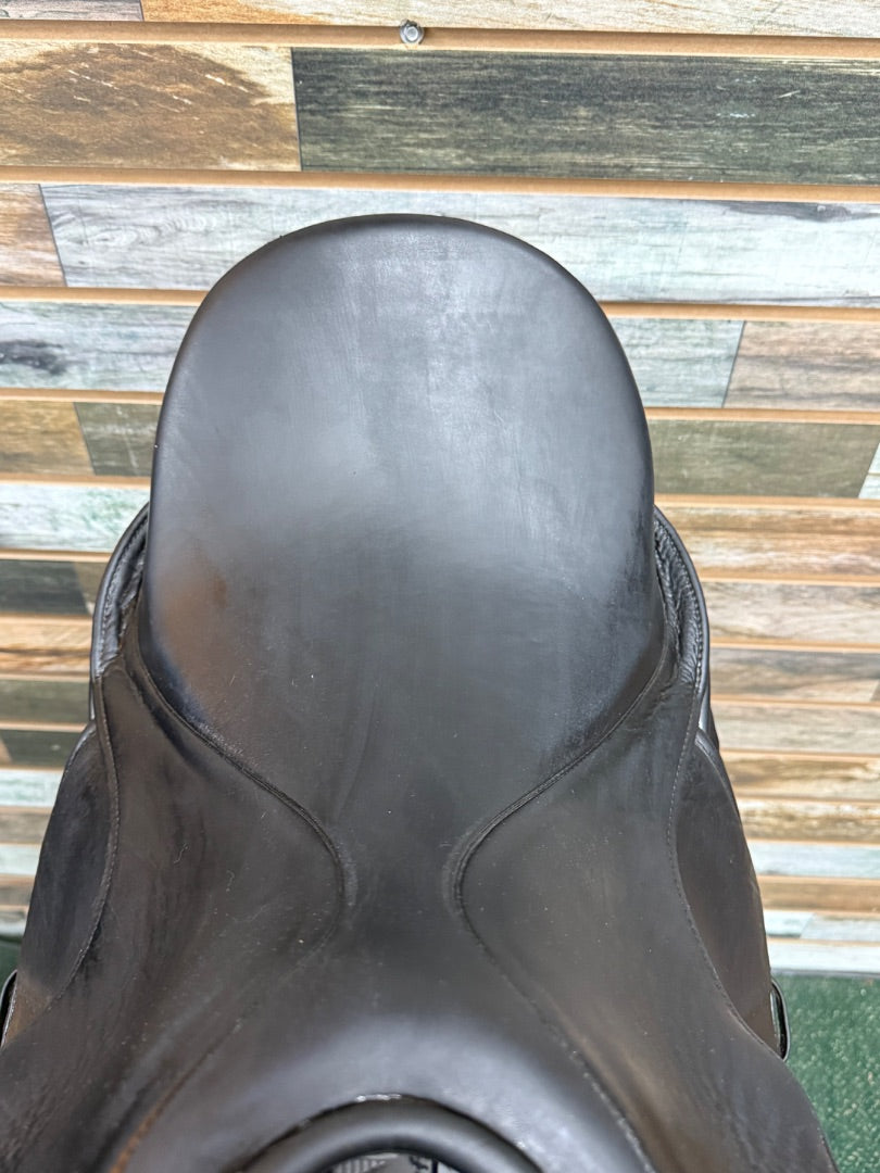 USED Sattlerei Hennig Dressage Saddle with Cover, 0903124 16.5” Black