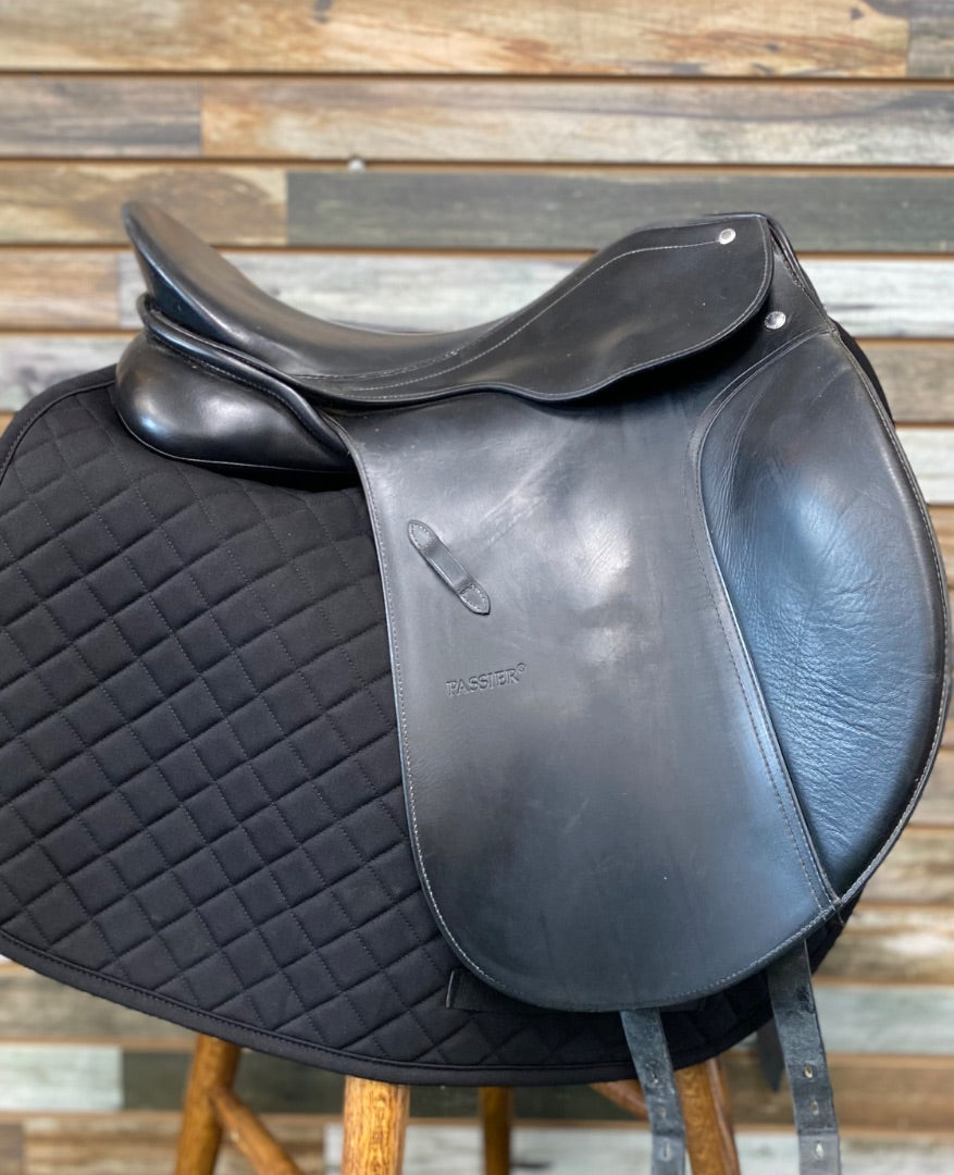 USED Passier Compact Dressage Saddle 17"