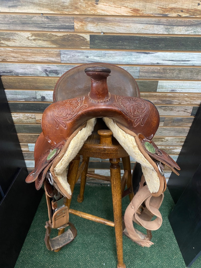 USED Circle Y High Horse Park and Trail Saddle 15" Walnut