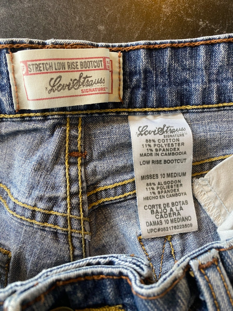 USED Levis Stretch Lowrise Bootcut 10 Medium Wash