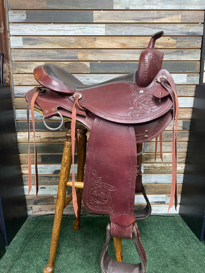 USED Cloverleaf Saddle Company Trail Saddle Floral Tooling 15.5" Medium Oil