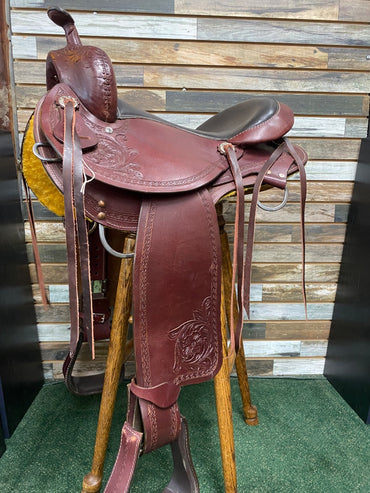 USED Cloverleaf Saddle Company Trail Saddle Floral Tooling 15.5" Medium Oil