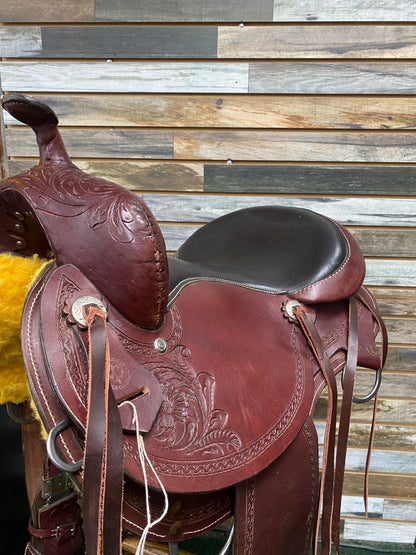 USED Cloverleaf Saddle Company Trail Saddle Floral Tooling 15.5" Medium Oil