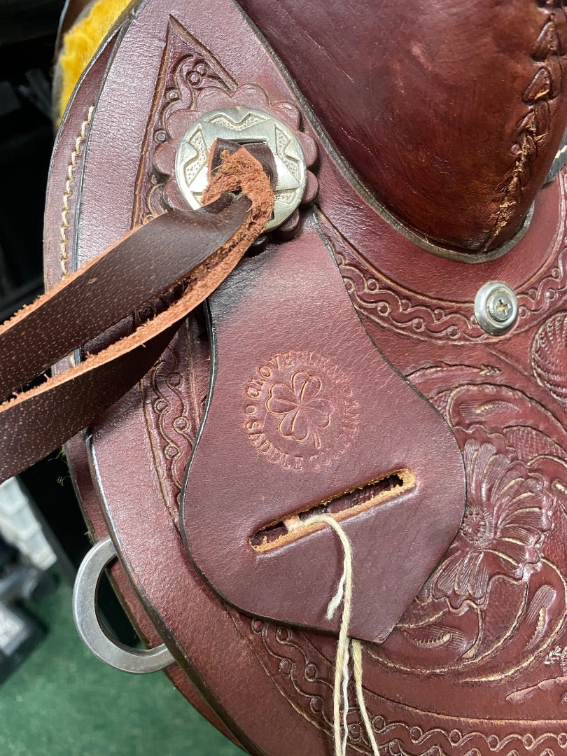 USED Cloverleaf Saddle Company Trail Saddle Floral Tooling 15.5" Medium Oil