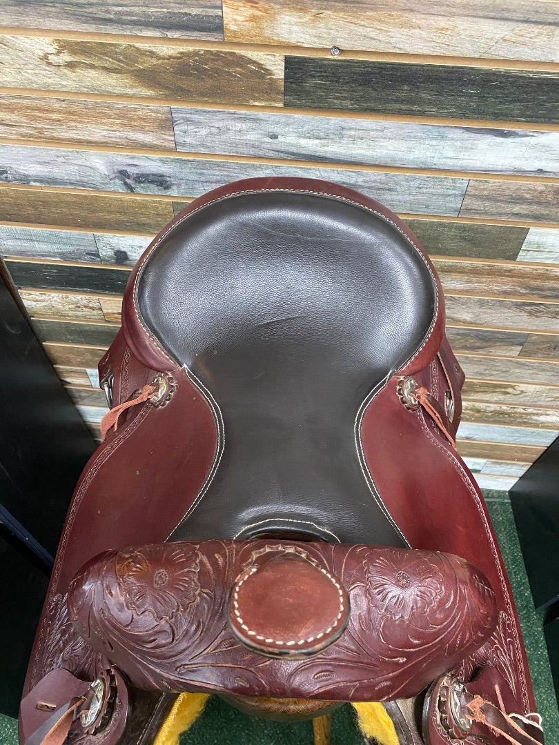 USED Cloverleaf Saddle Company Trail Saddle Floral Tooling 15.5" Medium Oil