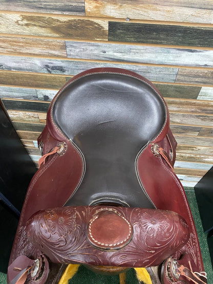 USED Cloverleaf Saddle Company Trail Saddle Floral Tooling 15.5" Medium Oil