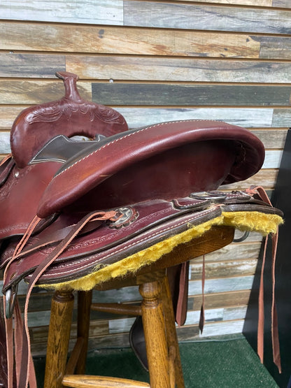 USED Cloverleaf Saddle Company Trail Saddle Floral Tooling 15.5" Medium Oil