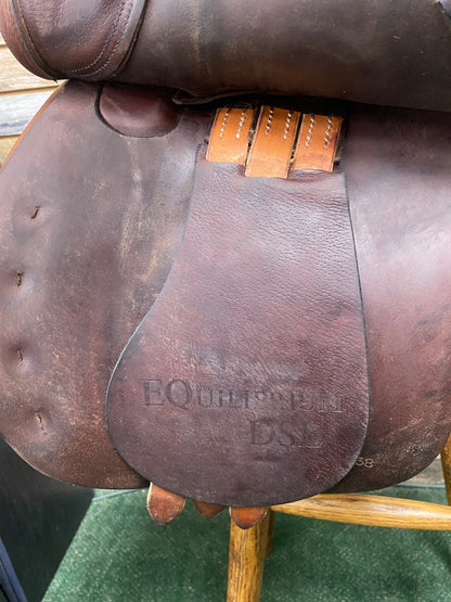 USED Crosby Equilibrium DSL Close Contact English Saddle 17.5" Havana