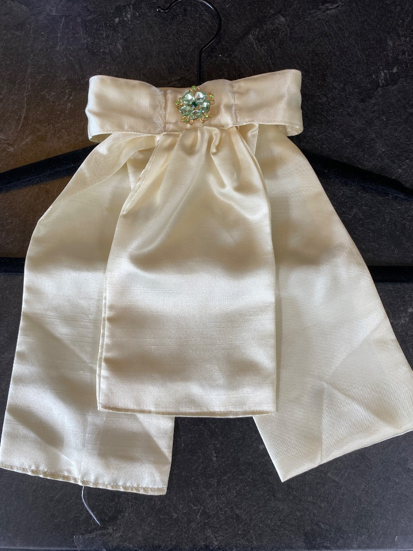 USED  Stock Tie with Pin  Cream