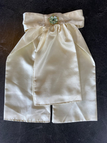 USED  Stock Tie with Pin  Cream