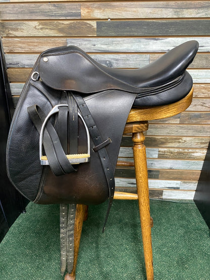 USED Collegiate Dressage Saddle 17.5" Black