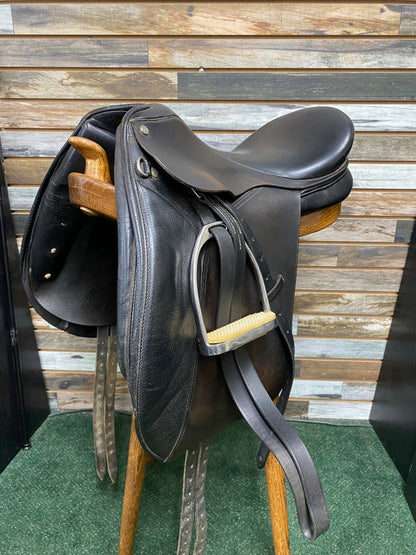 USED Collegiate Dressage Saddle 17.5" Black