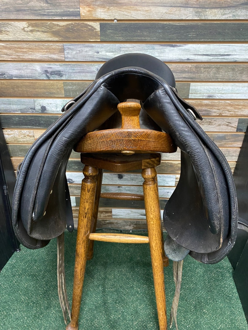 USED Collegiate Dressage Saddle 17.5" Black