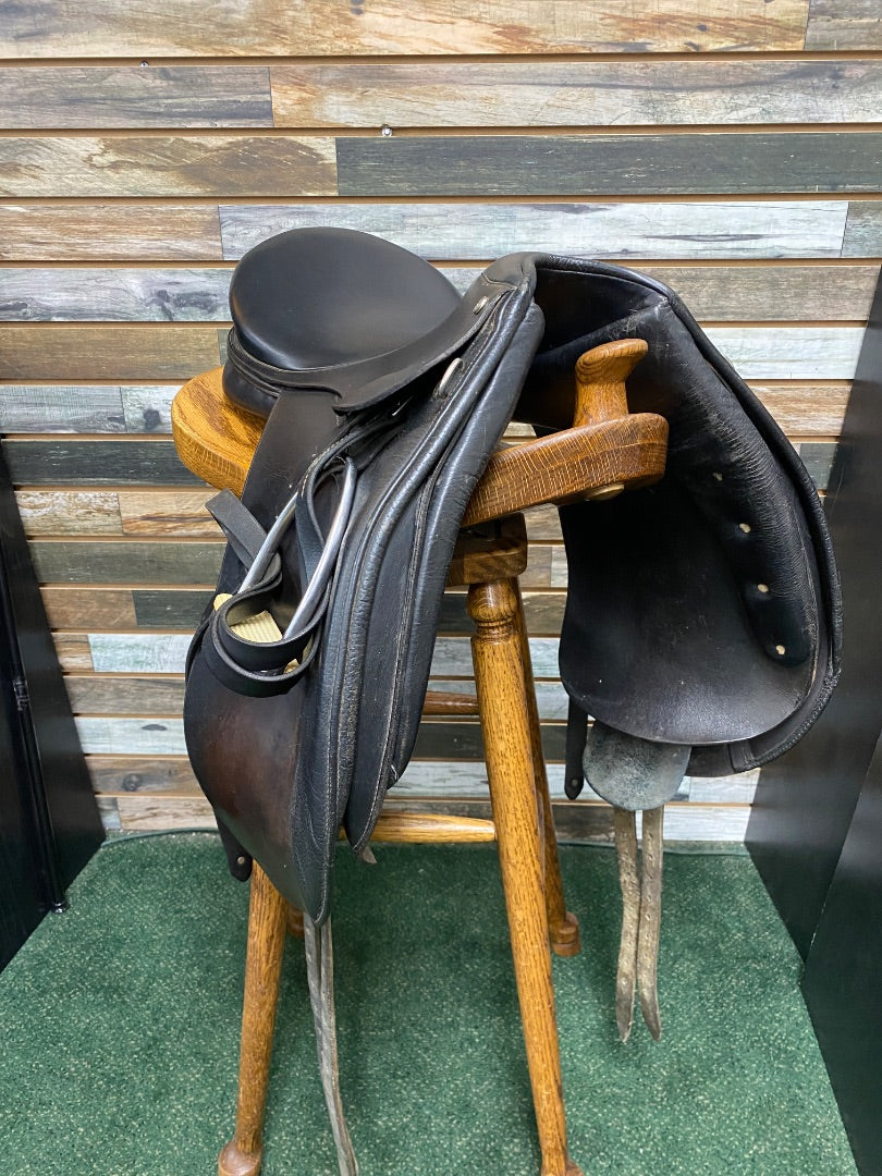 USED Collegiate Dressage Saddle 17.5" Black