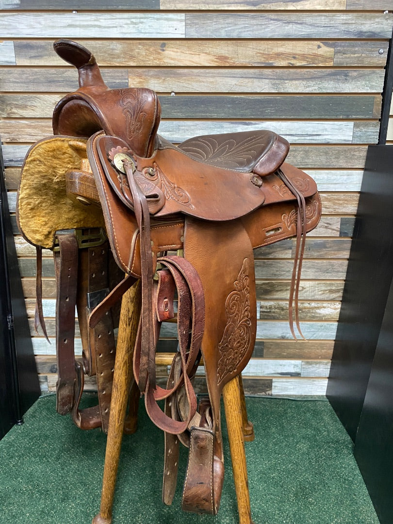 USED Cow Country by Circle Y Trail Saddle 15 1/2" Seat, 6 1/2" Gullet Medium Oil