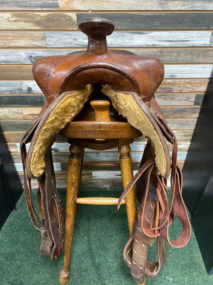 USED Cow Country by Circle Y Trail Saddle 15 1/2" Seat, 6 1/2" Gullet Medium Oil