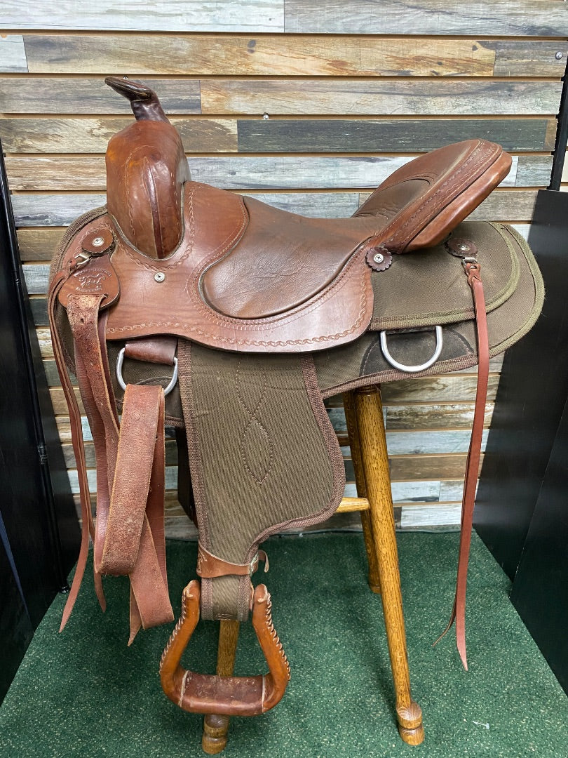 USED Wyoming Saddlery Trail Saddle 17 1/2" Seat, 7" Gullet Medium Oil