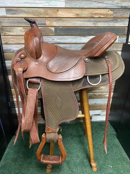 USED Wyoming Saddlery Trail Saddle 17 1/2" Seat, 7" Gullet Medium Oil