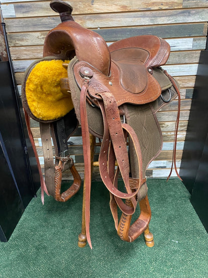 USED Wyoming Saddlery Trail Saddle 17 1/2" Seat, 7" Gullet Medium Oil