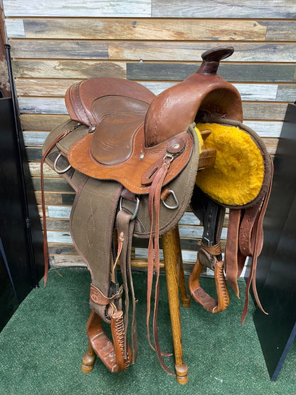 USED Wyoming Saddlery Trail Saddle 17 1/2" Seat, 7" Gullet Medium Oil