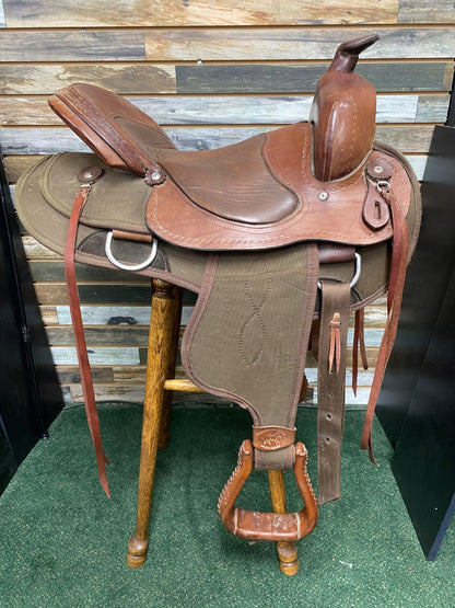 USED Wyoming Saddlery Trail Saddle 17 1/2" Seat, 7" Gullet Medium Oil
