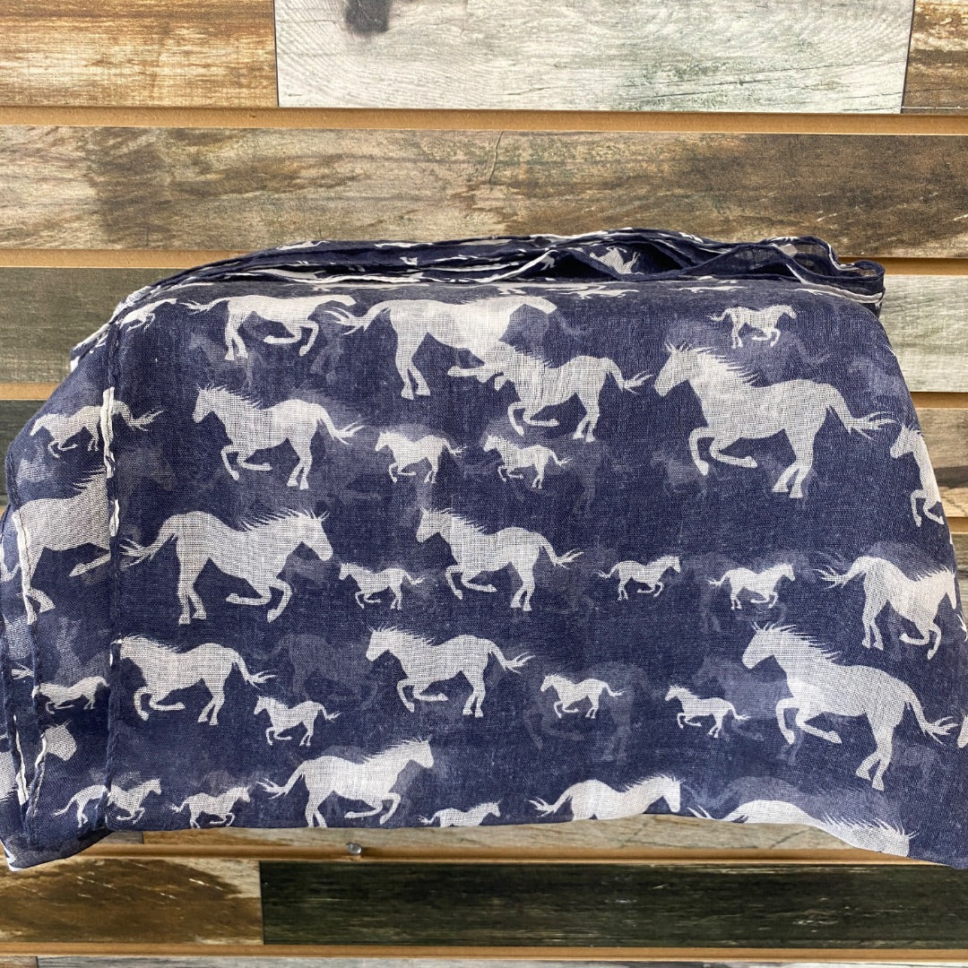 USED On Course Cotton Scringe Cooler 68” x 31” wide Blue With White Horses