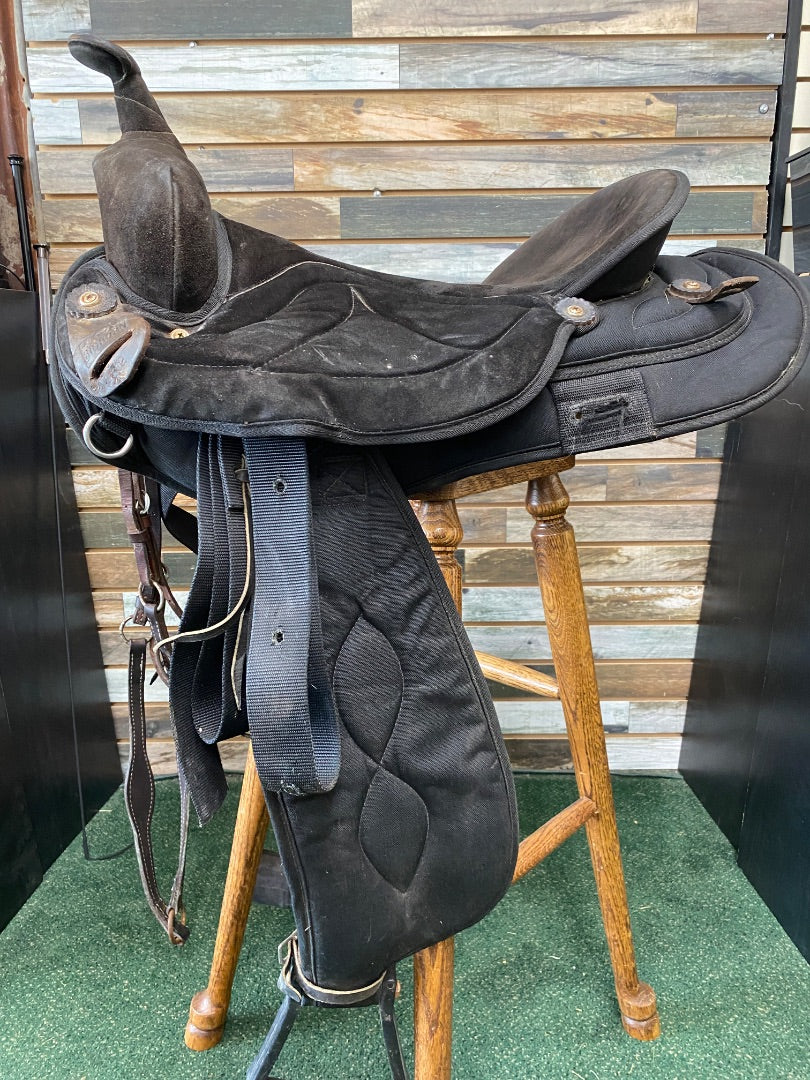 USED Big Horn Synthetic saddle 17" Black