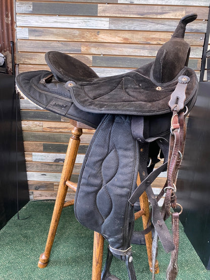 USED Big Horn Synthetic saddle 17" Black
