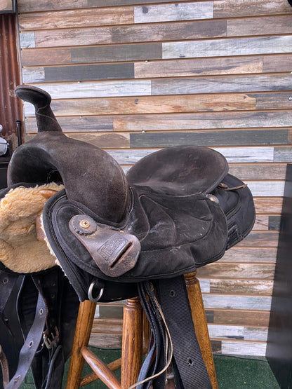 USED Big Horn Synthetic saddle 17" Black